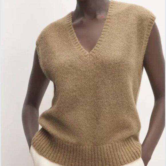 Everlane Alpaca V-Neck Vest - Picture 1 of 3